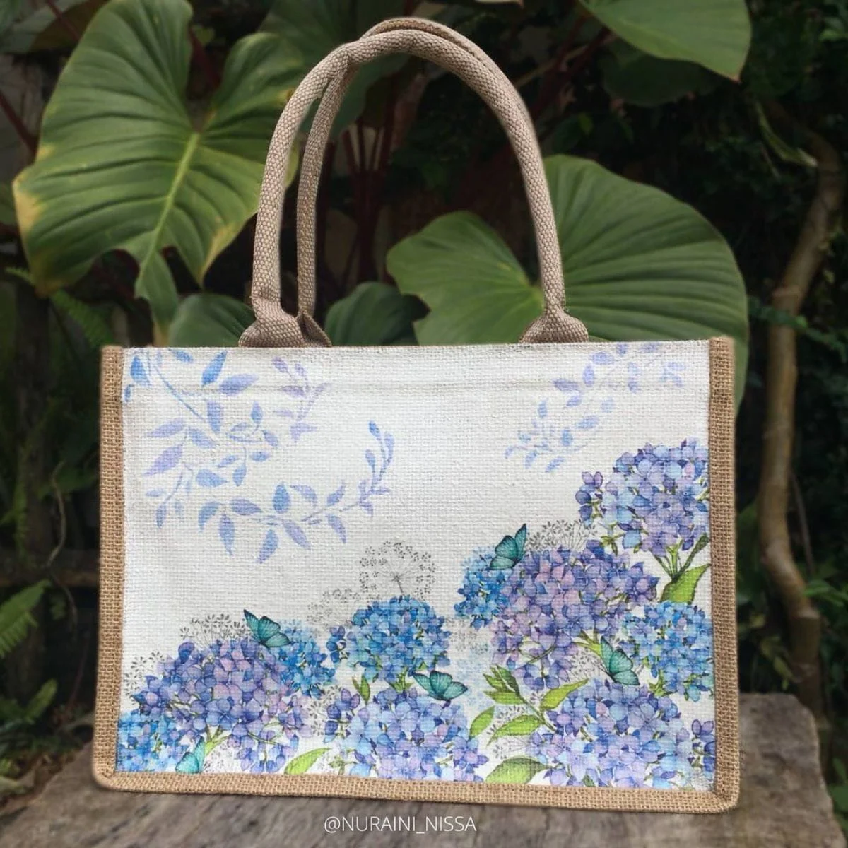 Decoupage pada Tas Pandan - Karya Seni oleh Nissa Nuraini